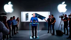 AAPL Options Signal Bullish Bias: Key Strikes at $275-$280 and $300 Offer Breakout Potential Amid AI Innovation