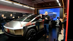 TSLA Options Signal Bullish Bias Amid Delivery Concerns: Here’s How to Play the $500 Call Wall and 200D Support Breakout