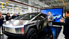 TSLA Options Signal $250 Put Pressure: Here’s How to Hedge or Profit Before Earnings