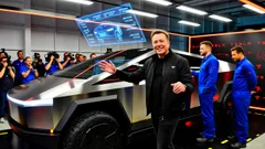 Tesla (TSLA) Options Signal Bullish Breakout Potential Amid $500 Call OI Surge and Strategic Put Accumulation – Here’s How to Position for Q1 2026 Volatility