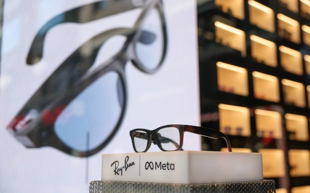 What is Meta Up to? From Hiring Spree to 3.5 Billion Eyewear Investment
