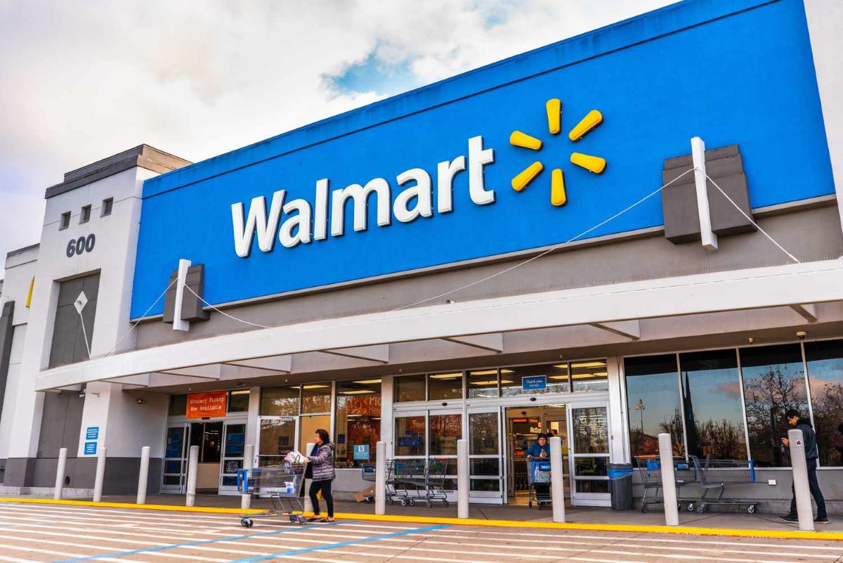 Walmart Earnings Outshine Tariff Concerns, Lifting Outlook on Robust Spending
