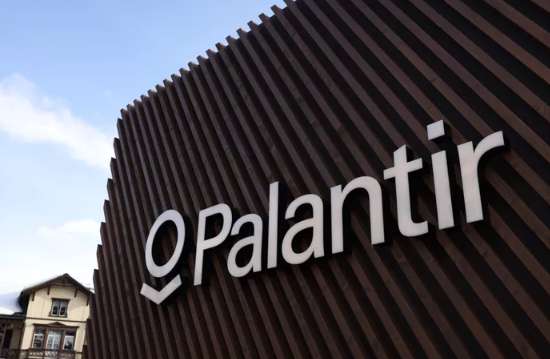 Palantir Exceeds Q3 Earnings, But Concerns Over Its Sky-High Valuation Make Its Stock Slip Despite A Positive Outlook
