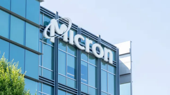 Micron Invests Heavily in Anthropic: Locking the Chip Supply Chain, Boosting MU Stock, and Pressuring OpenAI