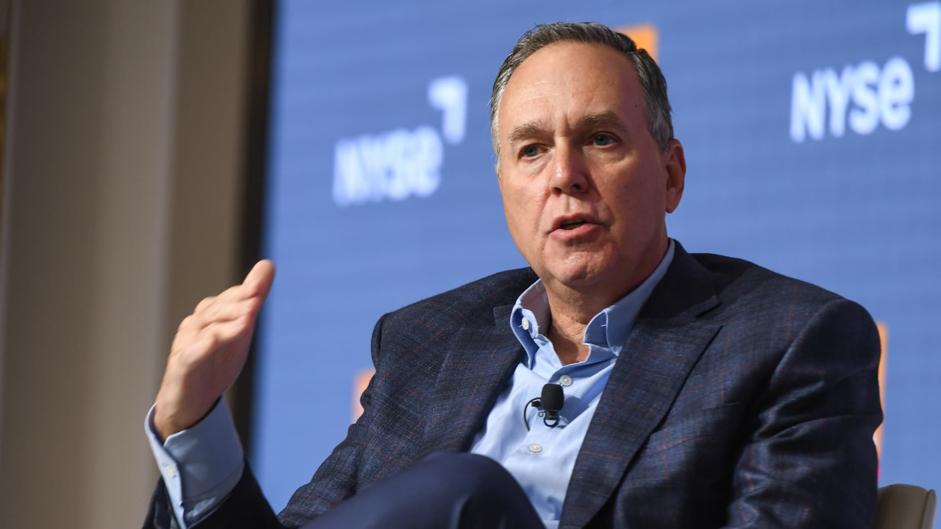 Amex Cut 5% of Its Jobs and Still Raised Its Forecast - the Layoffs ...