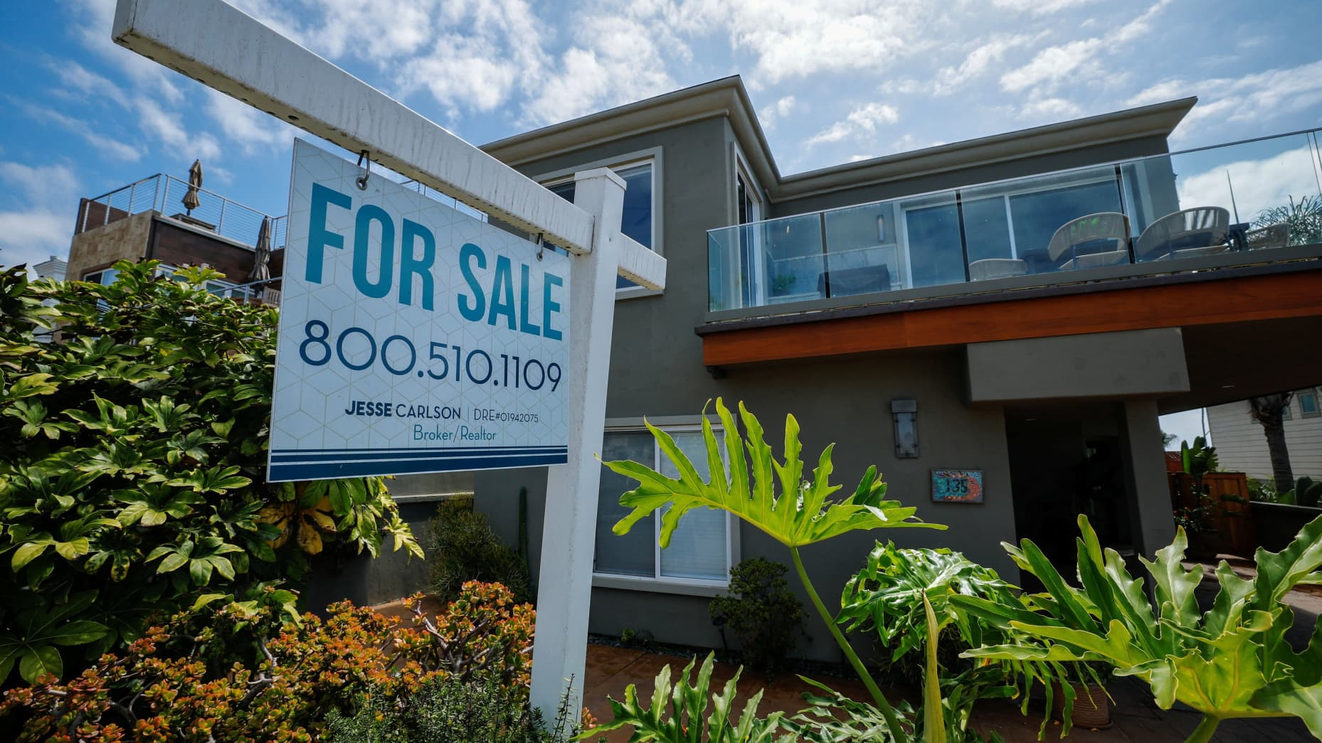 US Mortgage Rates Drop to 7.32% in First Decline in Nine Weeks | AInvest