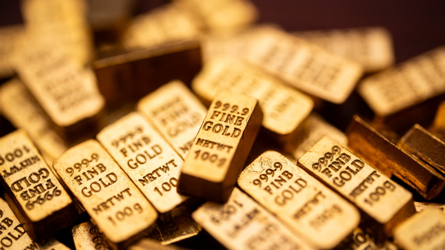 Reverse Recovery Rsoftness Gold Gave Up $4,000 — Watch the Fed Data Window, Not the Chart | AInvest