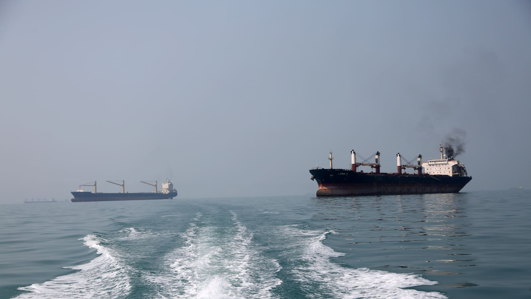 Oil Rig Sunk Middle East Oil Flows Near Prewar Levels Defy Hormuz Attacks | AInvest