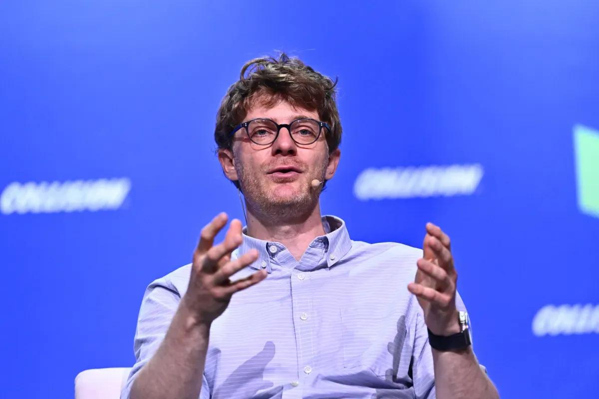Goggles Model Human The $1 Trillion Bet That Just Met a $10 Million Model | AInvest